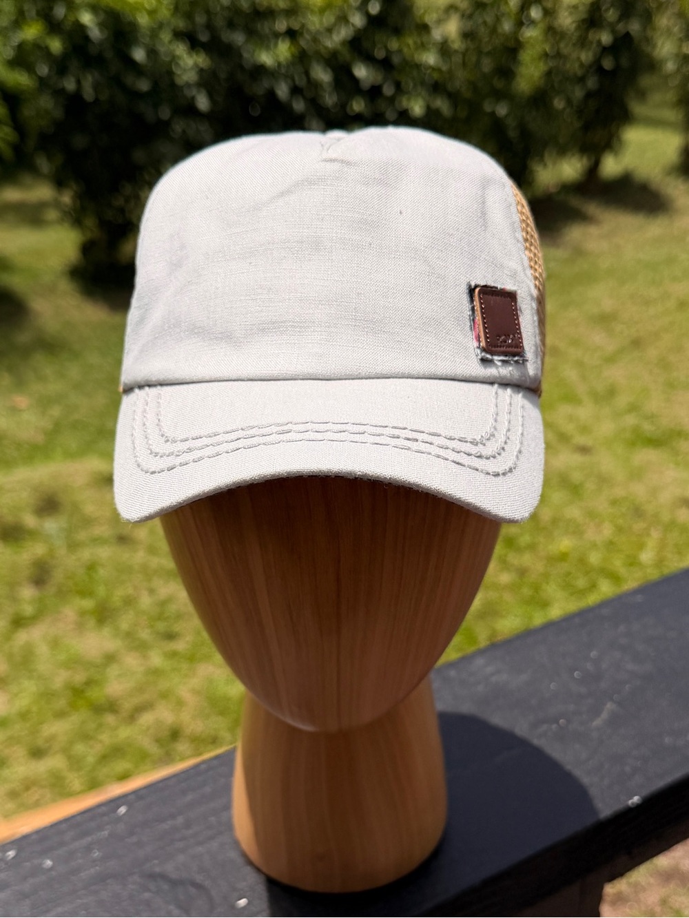 Roxy NWT White Trucker Hat Beige Woven Mesh Tropical Leaf Brim One Size